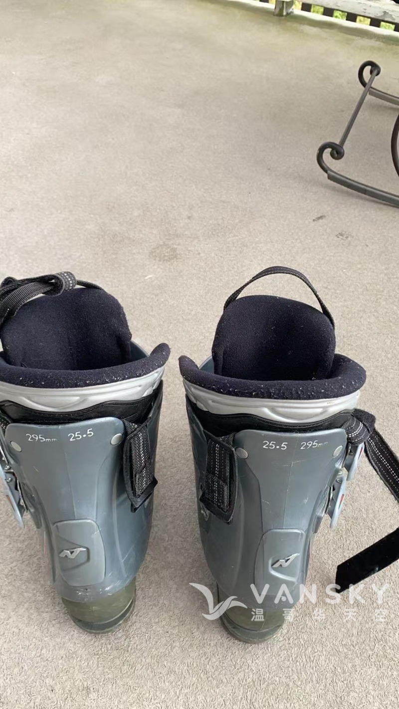 251109193910_Ski Boot 1.jpg